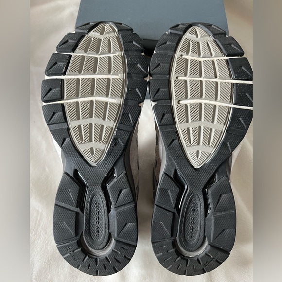 New Balance 990v5 (GS) - Picture 2 of 2